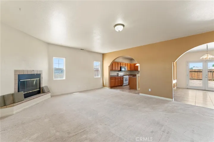 Living Room (Size: 19'2" x 16'11")