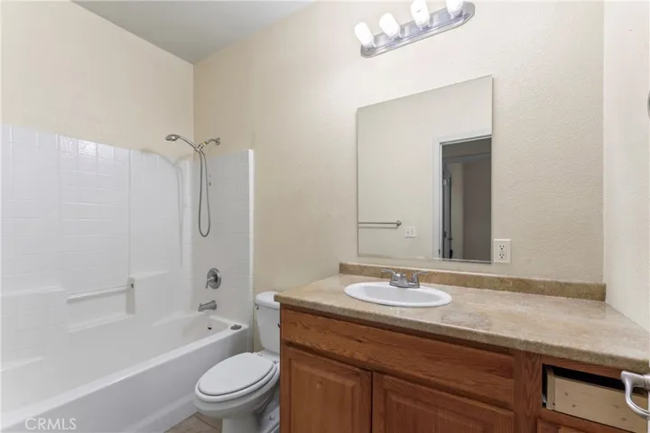 Hall Bath (Size: 4'7" x 9'2") Tub/Shower Combo