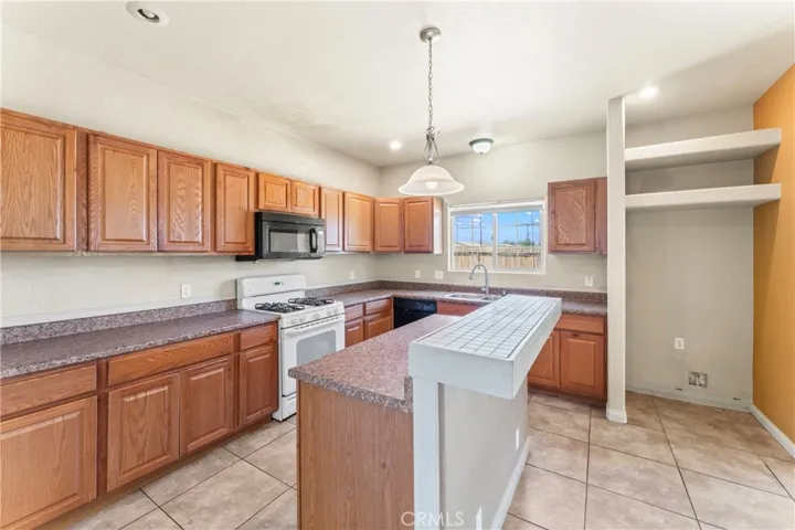 Kitchen (Size: 13'3" x 13'5")