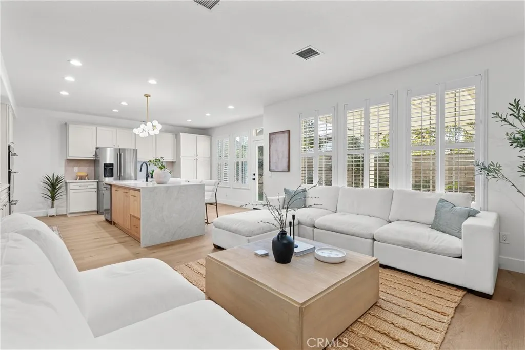 173 Parkside Drive, Simi Valley, California 93065 home-pic-4