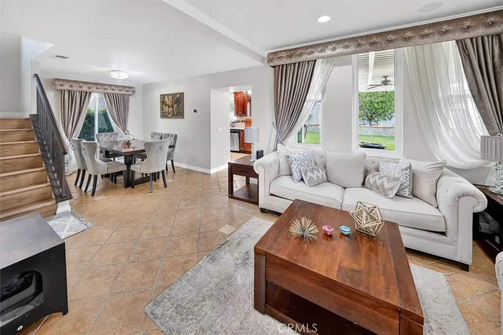 26530 Goldfinch, Canyon Country, California 91351 home-pic-3