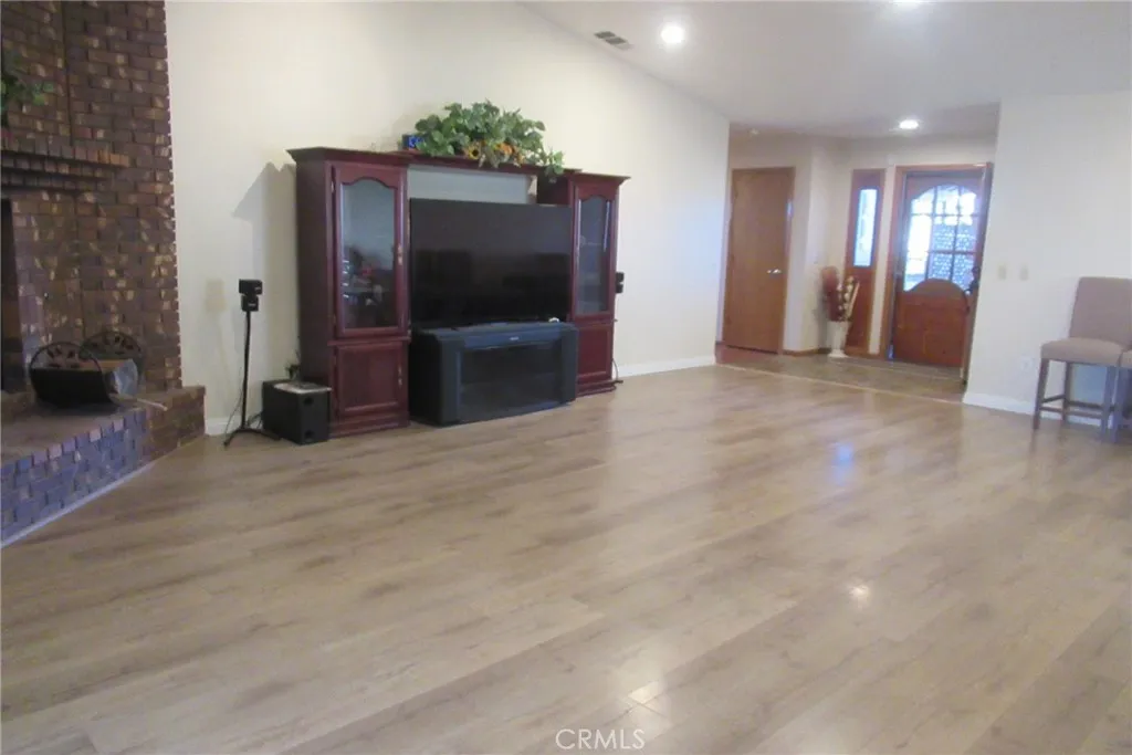 16035 Venango, Apple Valley, California 92307 home-pic-5