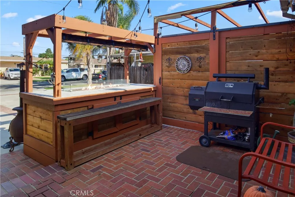 2425 Heather Avenue, Long Beach, California 90815 home-pic-7