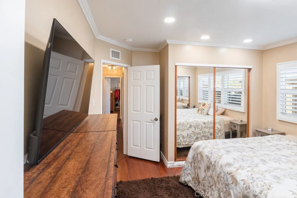 2425 Heather Avenue, Long Beach, California 90815 home-pic-28