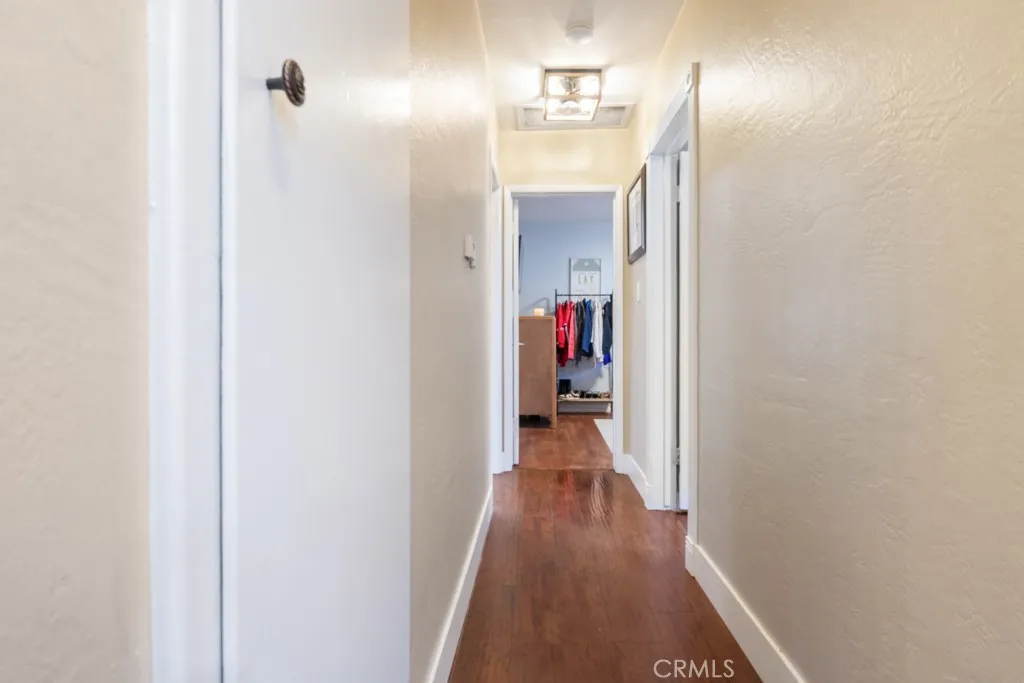 2425 Heather Avenue, Long Beach, California 90815 home-pic-36