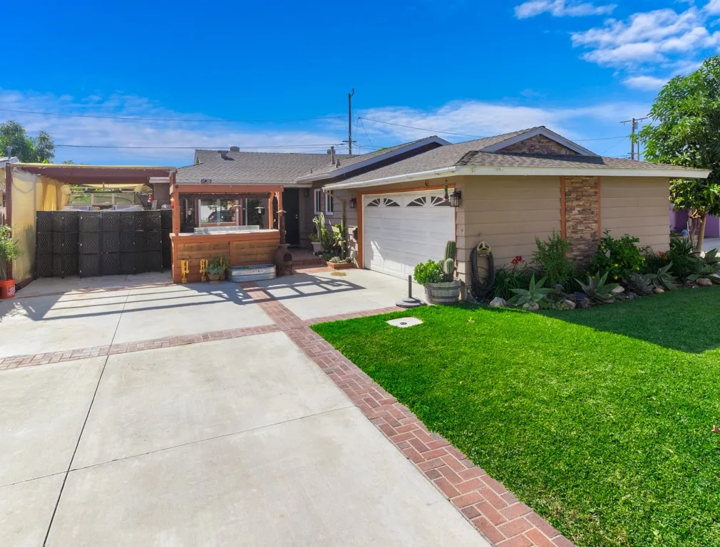 2425 Heather Avenue, Long Beach, California 90815 home-pic-2