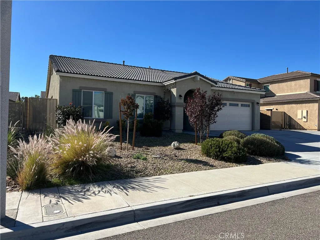 13311 Via Del Lago, Victorville, California 92392 home-pic-1