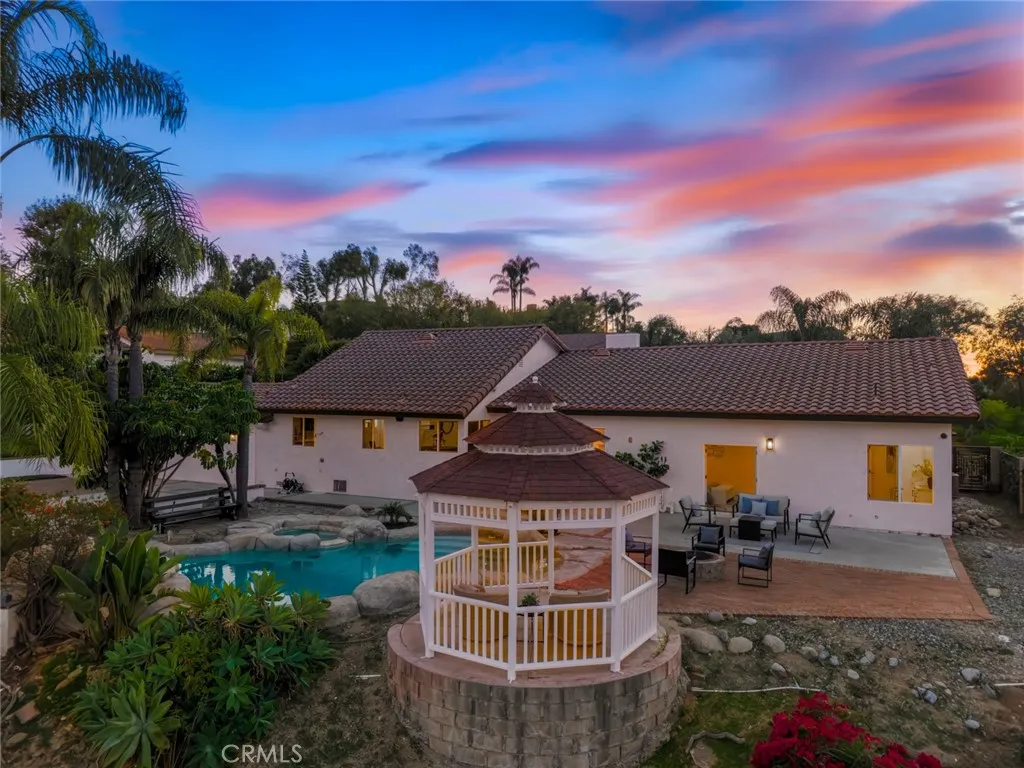 266 S Via Montanera, Anaheim Hills, California 92807 home-pic-68