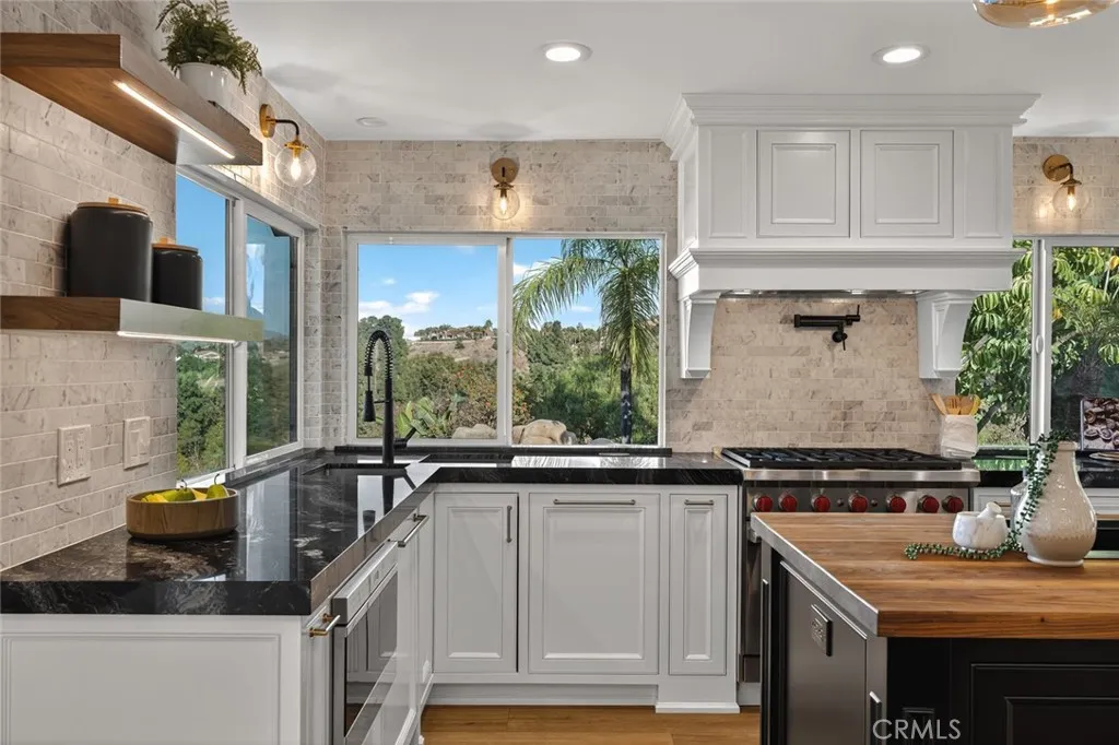 266 S Via Montanera, Anaheim Hills, California 92807 home-pic-15