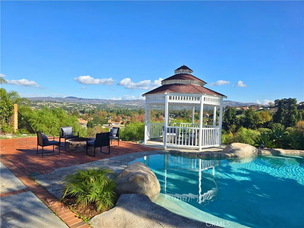 266 S Via Montanera, Anaheim Hills, California 92807 home-pic-1