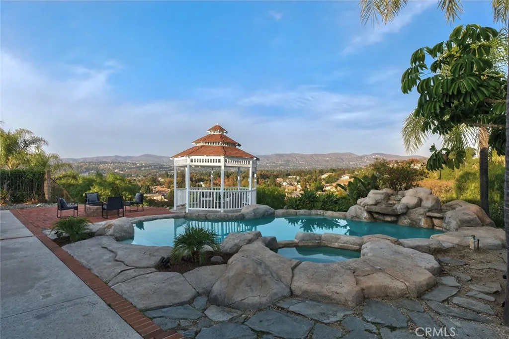 266 S Via Montanera, Anaheim Hills, California 92807 home-pic-58