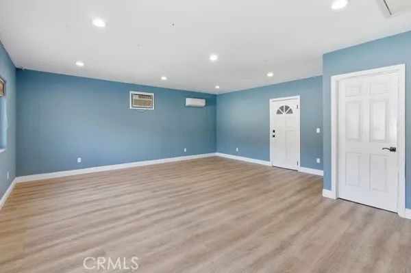 5048 Hesperia, Encino, California 91316