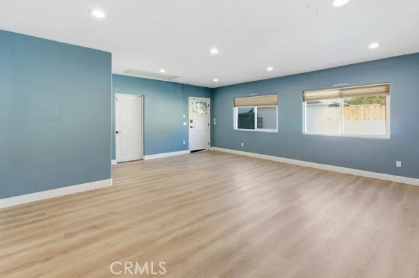 5048 Hesperia, Encino, California 91316