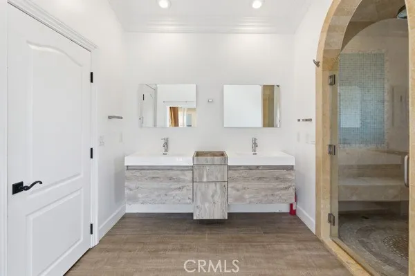 5048 Hesperia, Encino, California 91316
