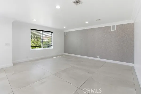 5048 Hesperia, Encino, California 91316