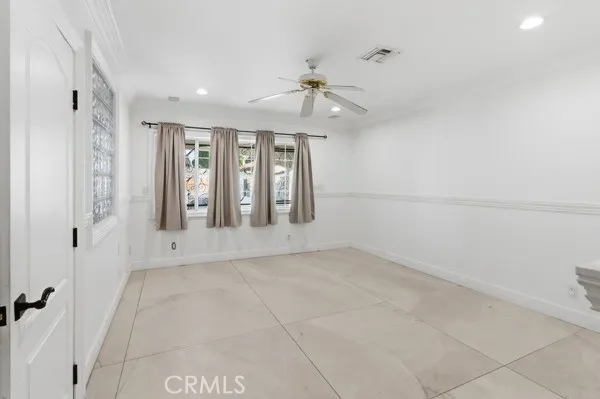 5048 Hesperia, Encino, California 91316
