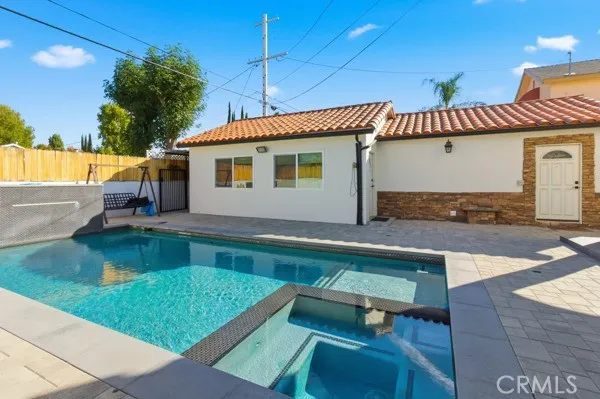 5048 Hesperia, Encino, California 91316