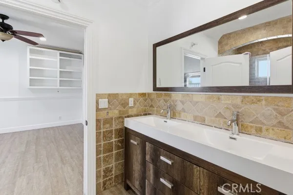 5048 Hesperia, Encino, California 91316