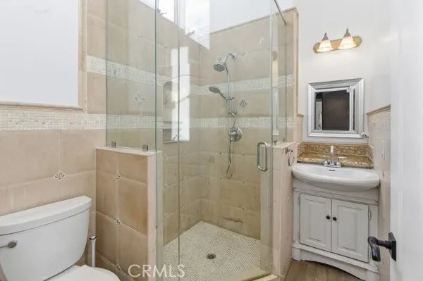 5048 Hesperia, Encino, California 91316