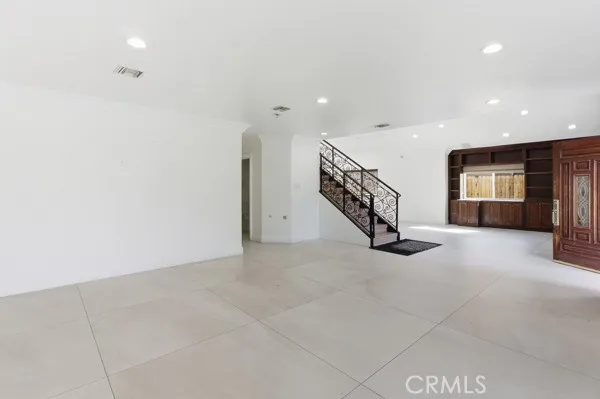 5048 Hesperia, Encino, California 91316