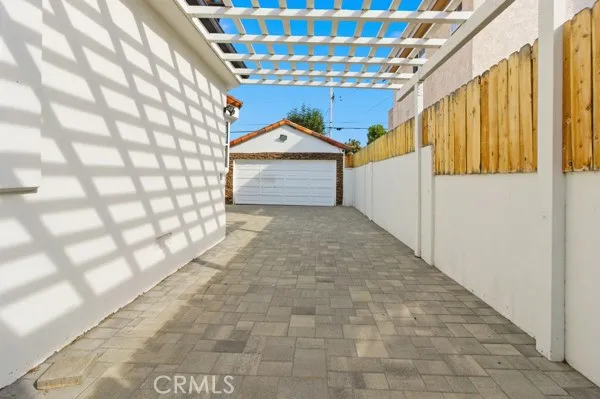 5048 Hesperia, Encino, California 91316