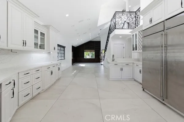5048 Hesperia, Encino, California 91316