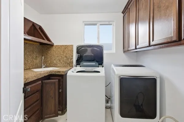 5048 Hesperia, Encino, California 91316