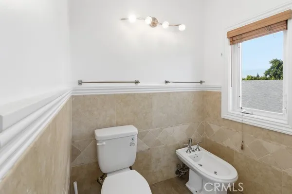 5048 Hesperia, Encino, California 91316