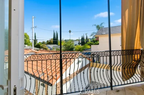 5048 Hesperia, Encino, California 91316
