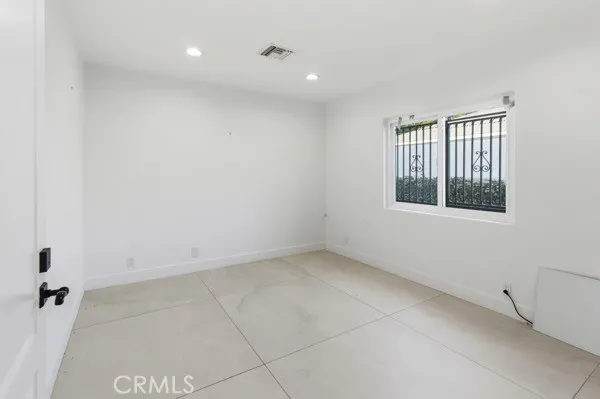 5048 Hesperia, Encino, California 91316