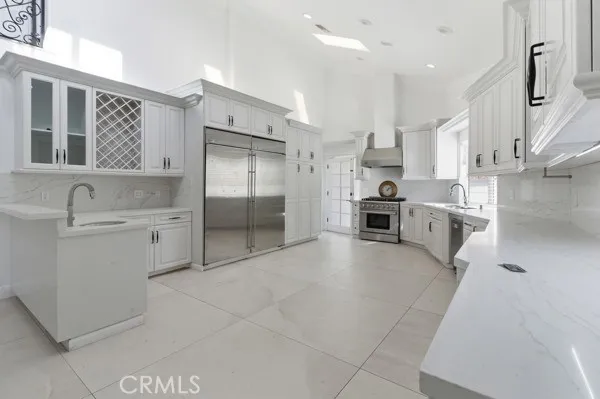 5048 Hesperia, Encino, California 91316
