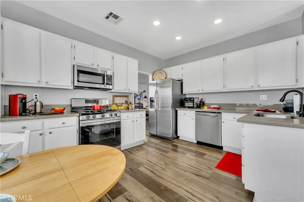 37051 Alder, Palmdale, California 93552 home-pic-6