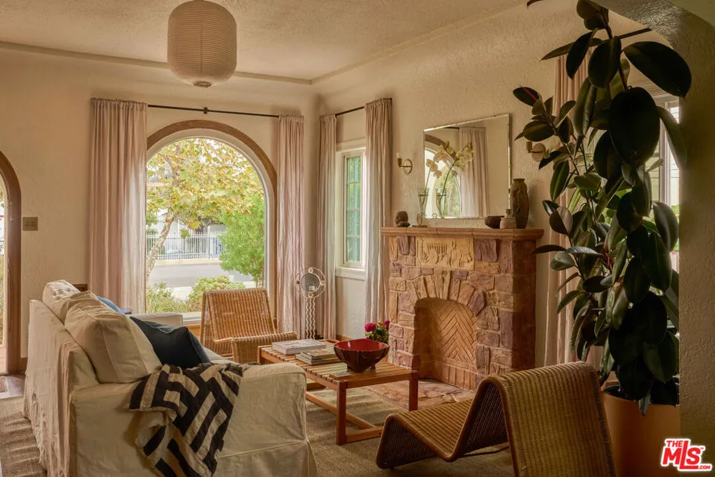4179 S Van Ness Avenue, Los Angeles, California 90062 home-pic-1