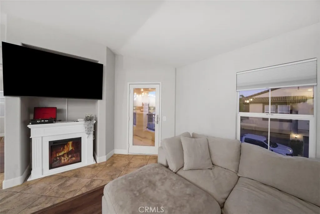 41710 Woodridge Avenue 2, Murrieta, California 92562 home-pic-10