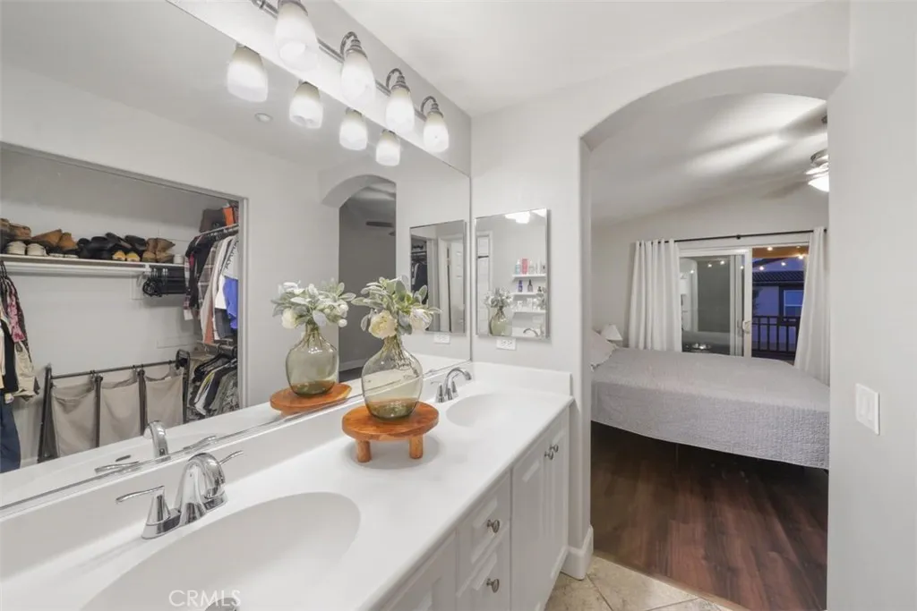 41710 Woodridge Avenue 2, Murrieta, California 92562 home-pic-17