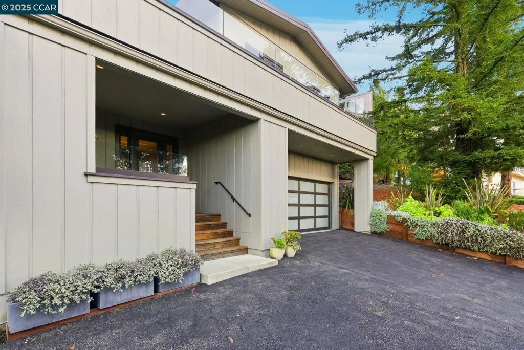 1760 Manzanita Dr, Oakland, California 94611 home-pic-40