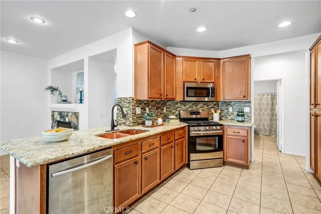 17108 Red Ash Court, Fontana, California 92337 home-pic-13
