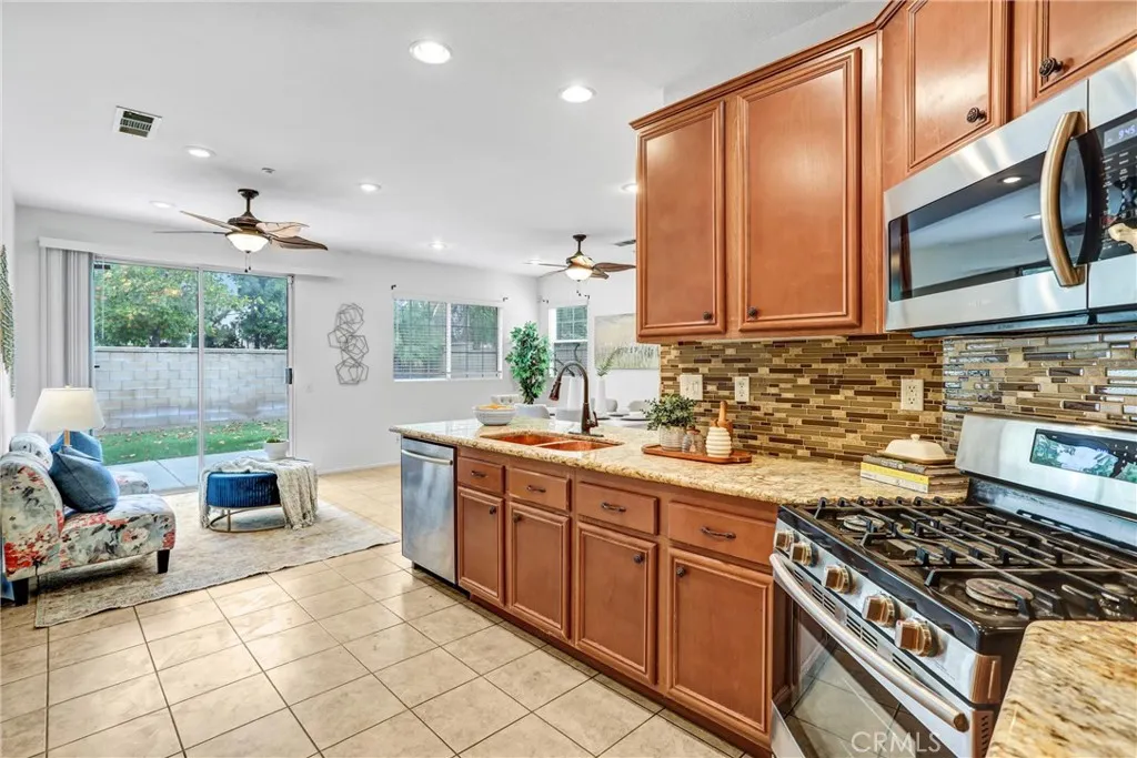 17108 Red Ash Court, Fontana, California 92337 home-pic-14