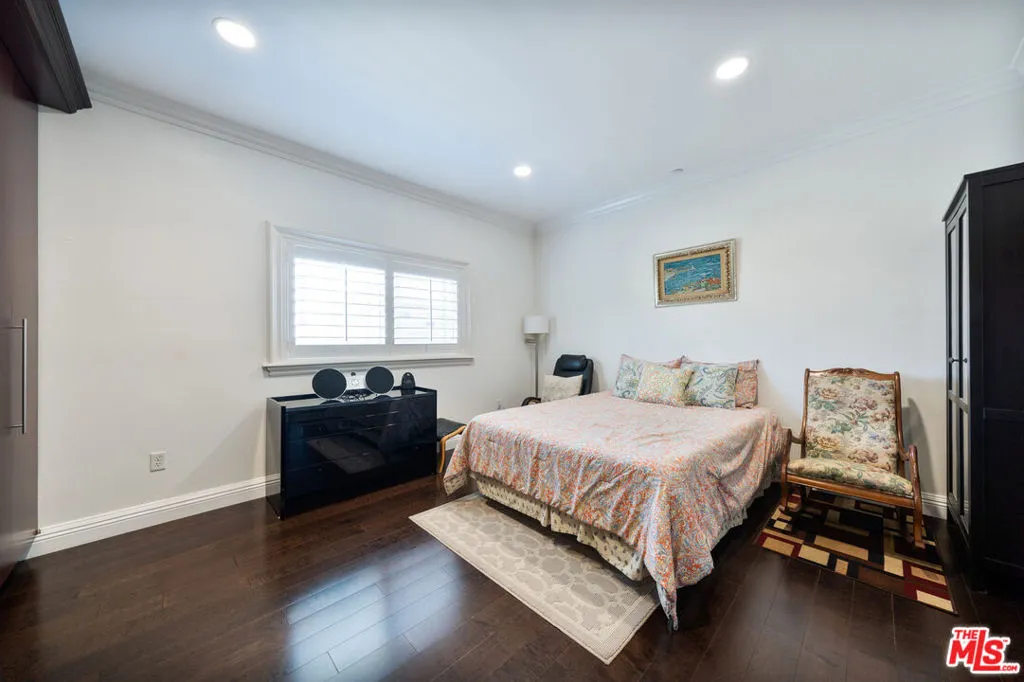 1043 S Kenmore Avenue 201, Los Angeles, California 90006 home-pic-11