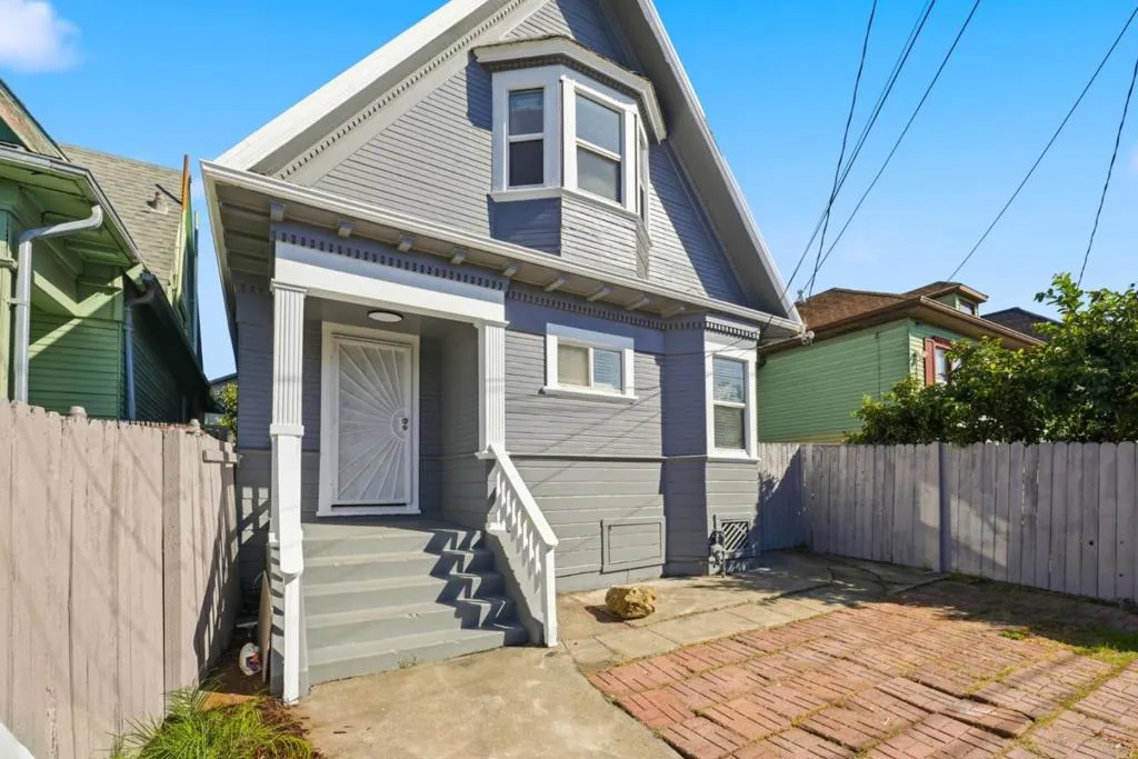 2504 E 24th Street, Oakland, California 94601 home-pic-1