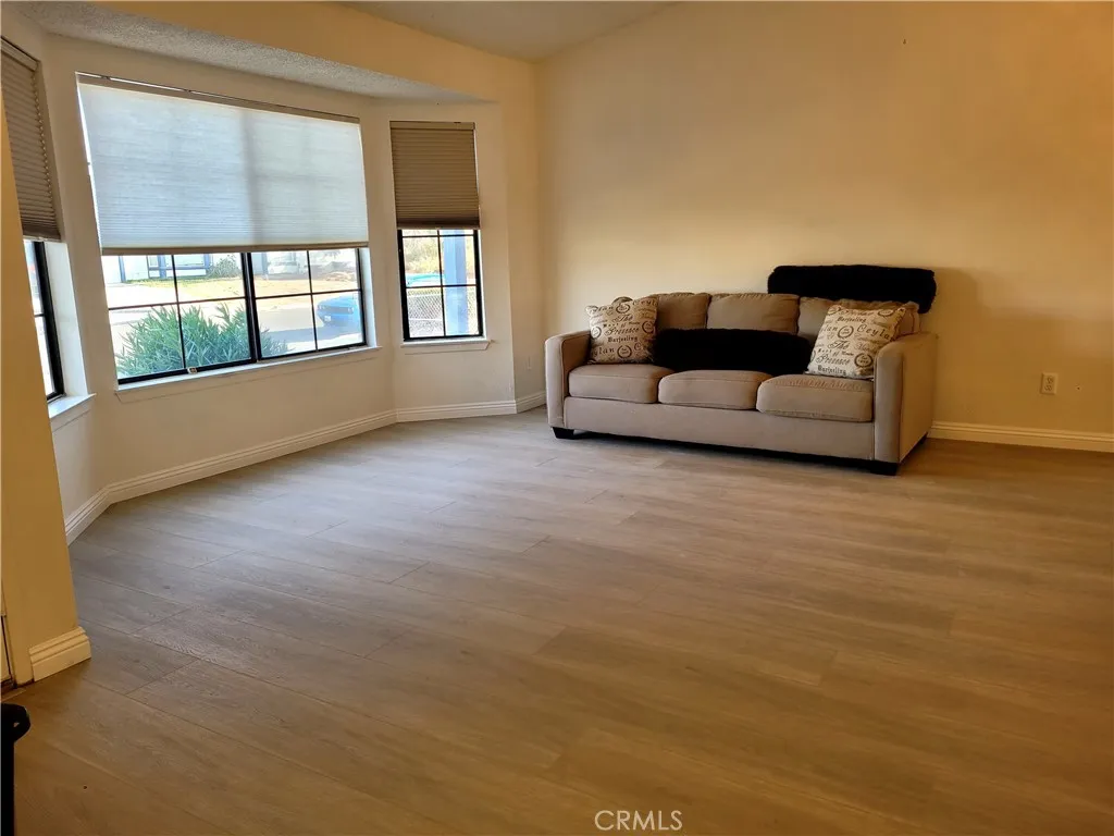 11584 Maple Valley, Victorville, California 92392 home-pic-3