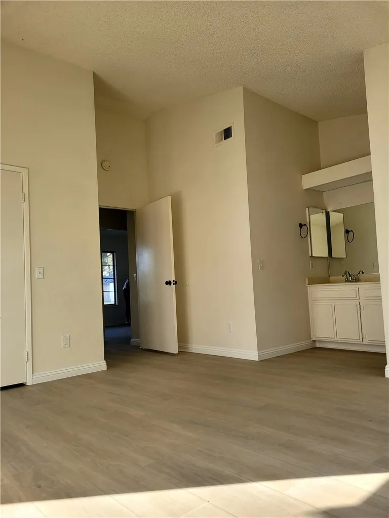 11584 Maple Valley, Victorville, California 92392 home-pic-14