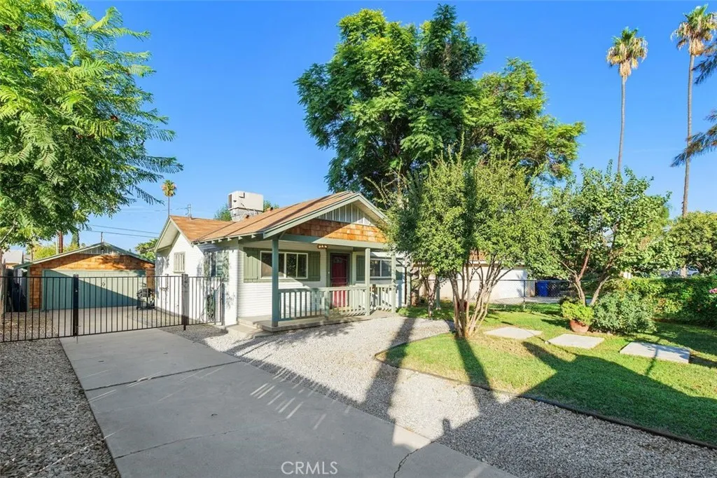 1981 1981 Marlborough Avenue, Riverside, California 92507 home-pic-1