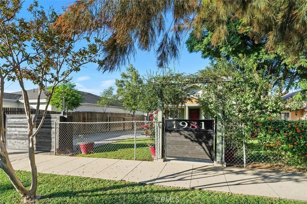 1981 1981 Marlborough Avenue, Riverside, California 92507 home-pic-30