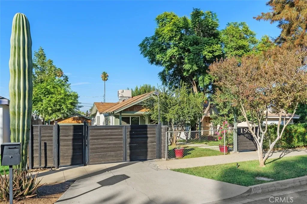 1981 1981 Marlborough Avenue, Riverside, California 92507 home-pic-29