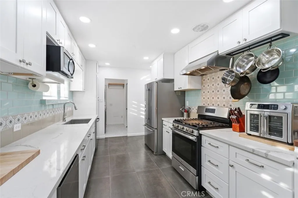 1981 1981 Marlborough Avenue, Riverside, California 92507 home-pic-8