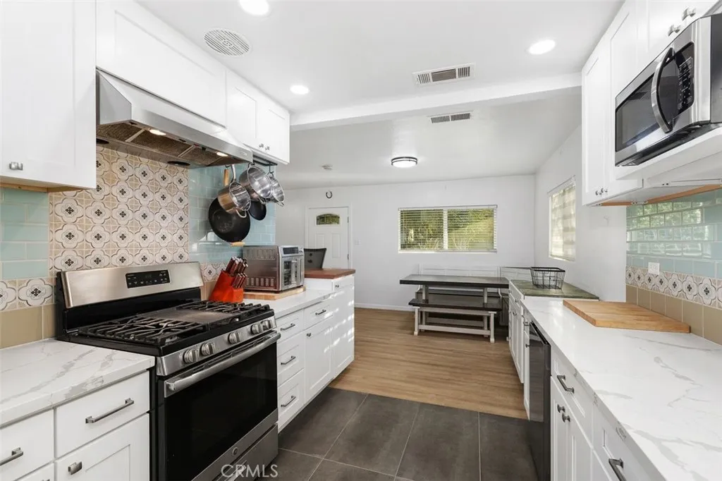 1981 1981 Marlborough Avenue, Riverside, California 92507 home-pic-10