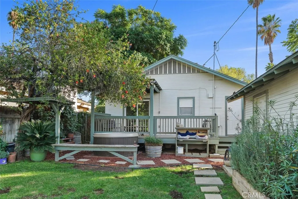 1981 1981 Marlborough Avenue, Riverside, California 92507 home-pic-28