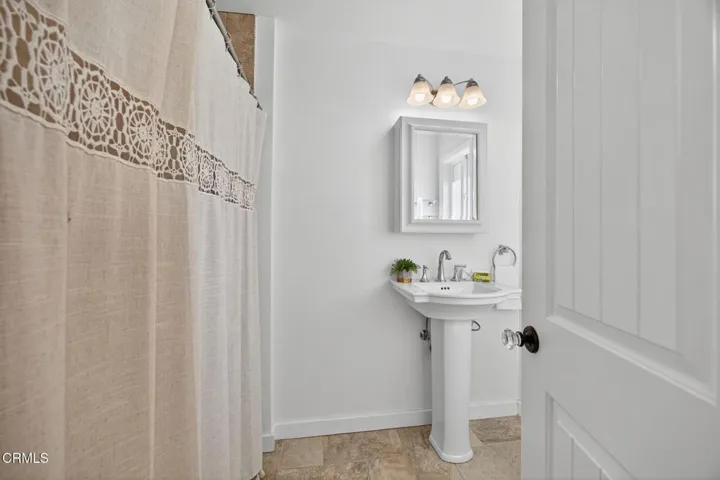 Primary Bathroom w/ Pedestal Sink