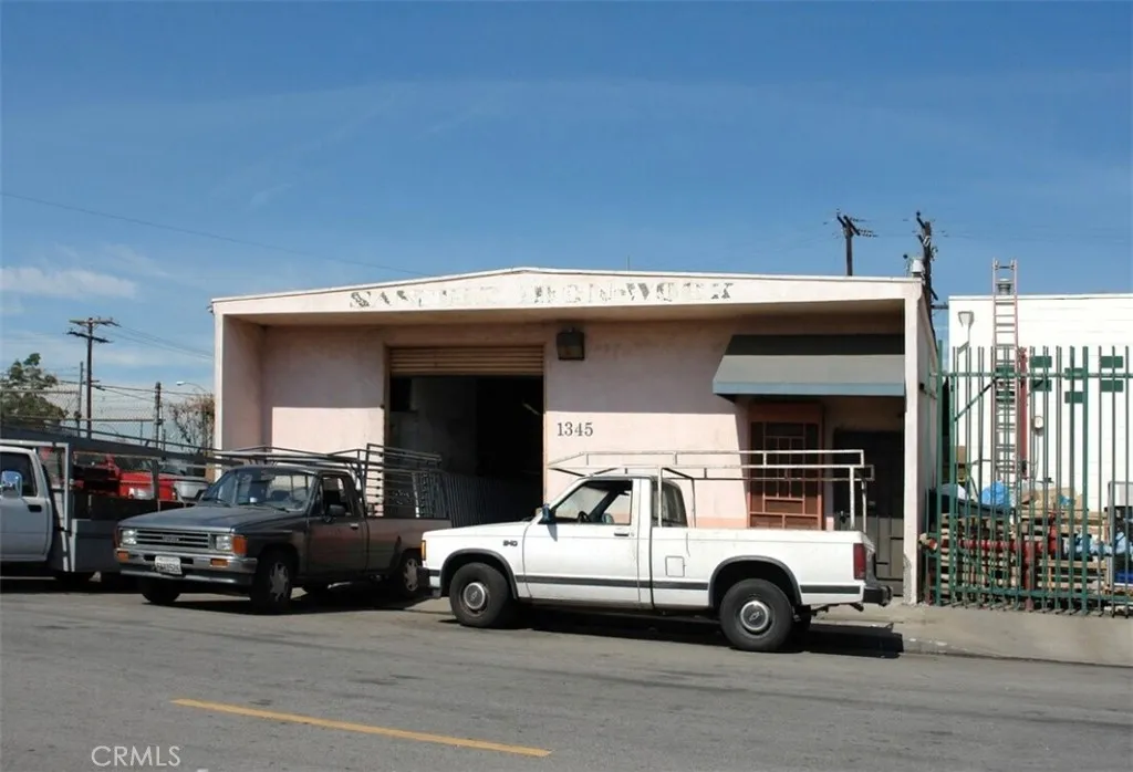 1345 W Gaylord